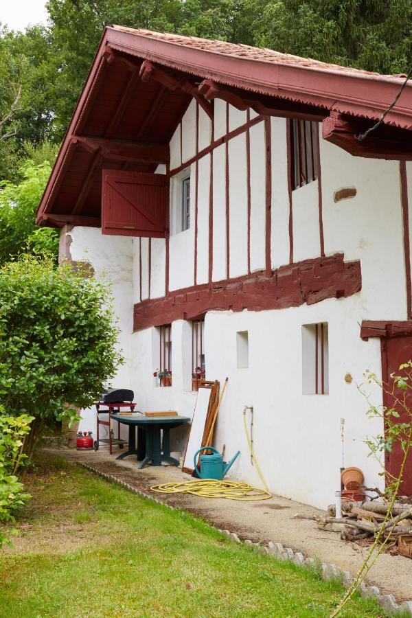 Villa Altzugarria, Ancienne Ferme Basque, Authentique Et Familiale A Sare Exterior foto