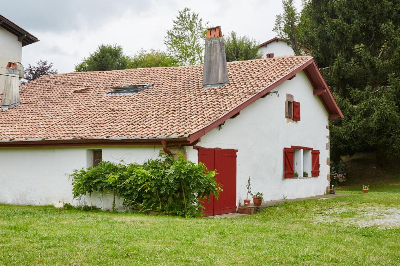 Villa Altzugarria, Ancienne Ferme Basque, Authentique Et Familiale A Sare Exterior foto